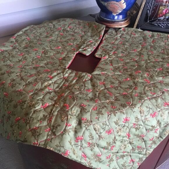 Handmade Tree Skirt  - Picture 7 of 9